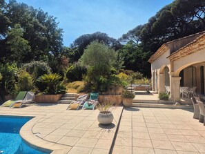 Piscina all'aperto, una piscina riscaldata