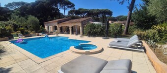 GASSIN, 6 km from Saint-Tropez, exceptional villa for 8 people