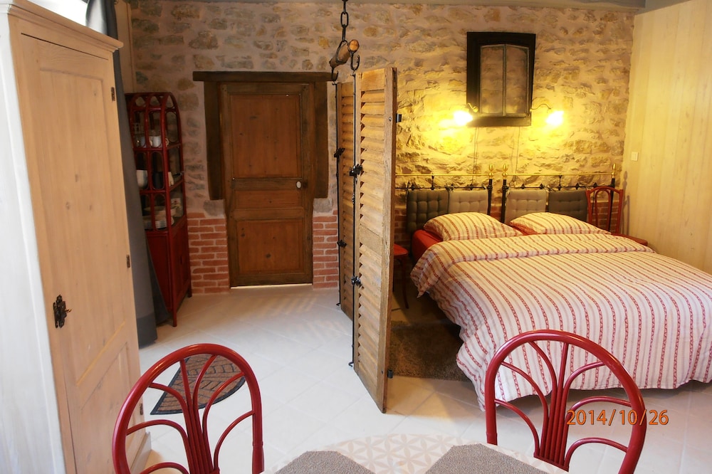 Gîtes, Maisonette, guest room, bikes welcome, DECIZE