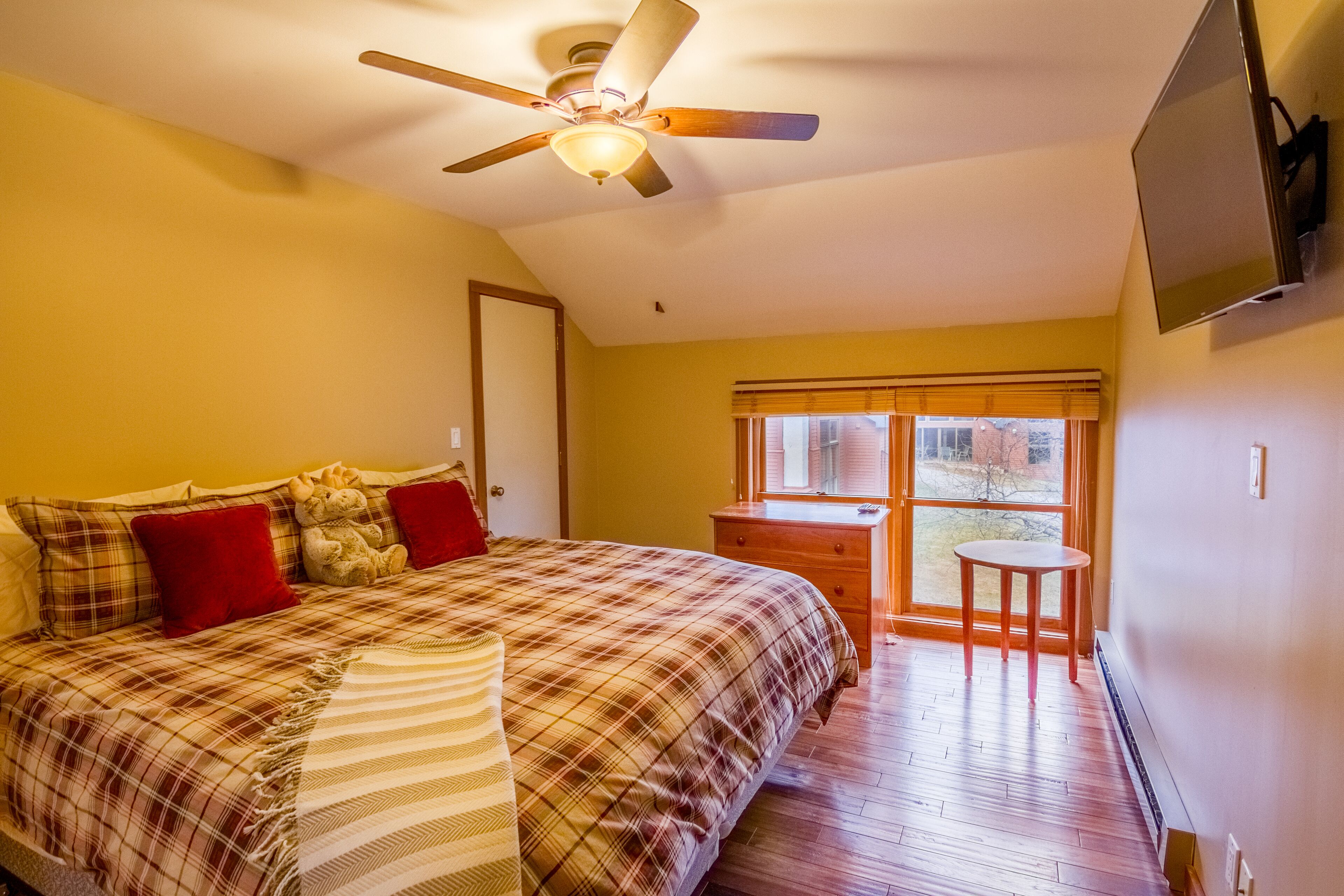 Luxury Meets Rustic: Trail Creek 2Bed/2Bath+Loft - Sleeps 6 (On Ski Home Trail)