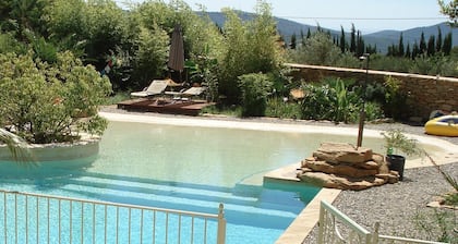Calma Comodidad Dulzura de la vida para 3 personas + 1 bebé en un Mas en Provenza
