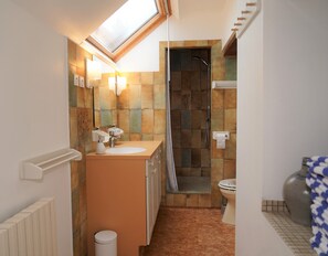 Bathtub, hair dryer