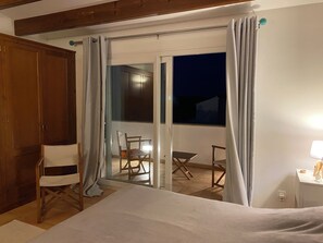 3 bedrooms, iron/ironing board, travel cot, free WiFi