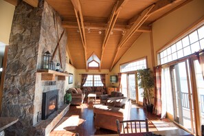 Televisión, chimenea