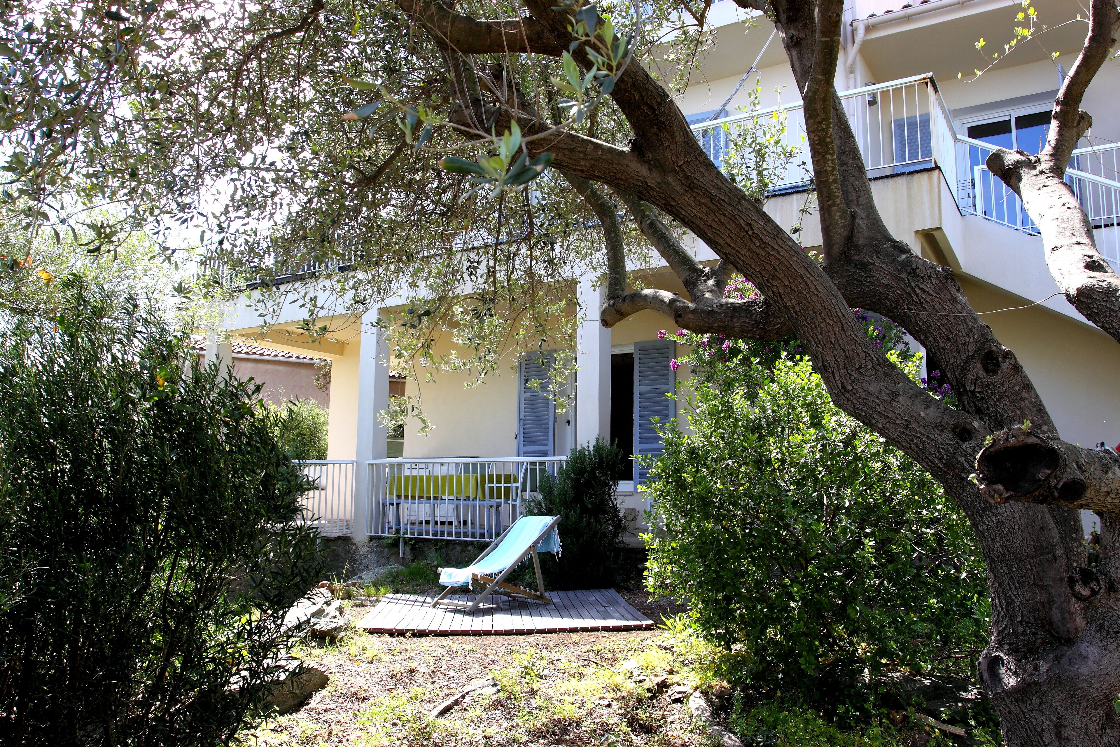 F2 on the ground floor of a villa beautiful sea view garden 4 pers 3 kms from Bastia