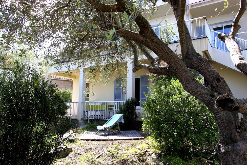 F2 on the ground floor of a villa beautiful sea view garden 4 pers 3 kms from Bastia