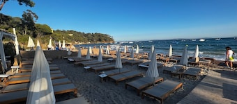 Magnificent VILLA with SEA VIEW, SWIMMING POOL, 300m from the BEACH, 12m motorboat,