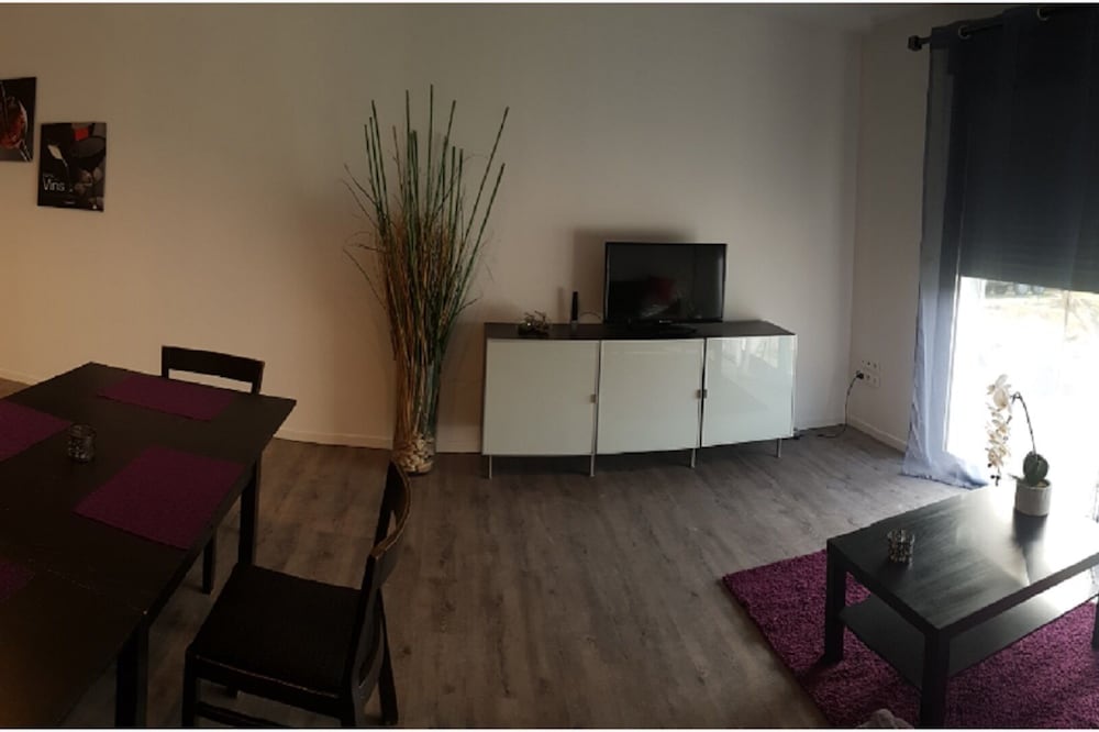 Chic and quiet Self-catering cottages with all amenities, easy access.