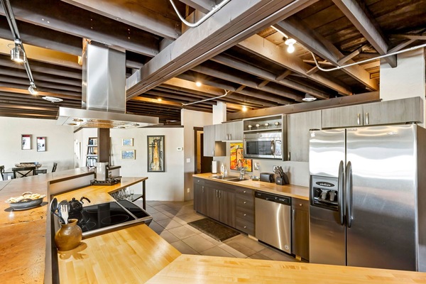 Frigorífic, microones, forn i placa de cuina