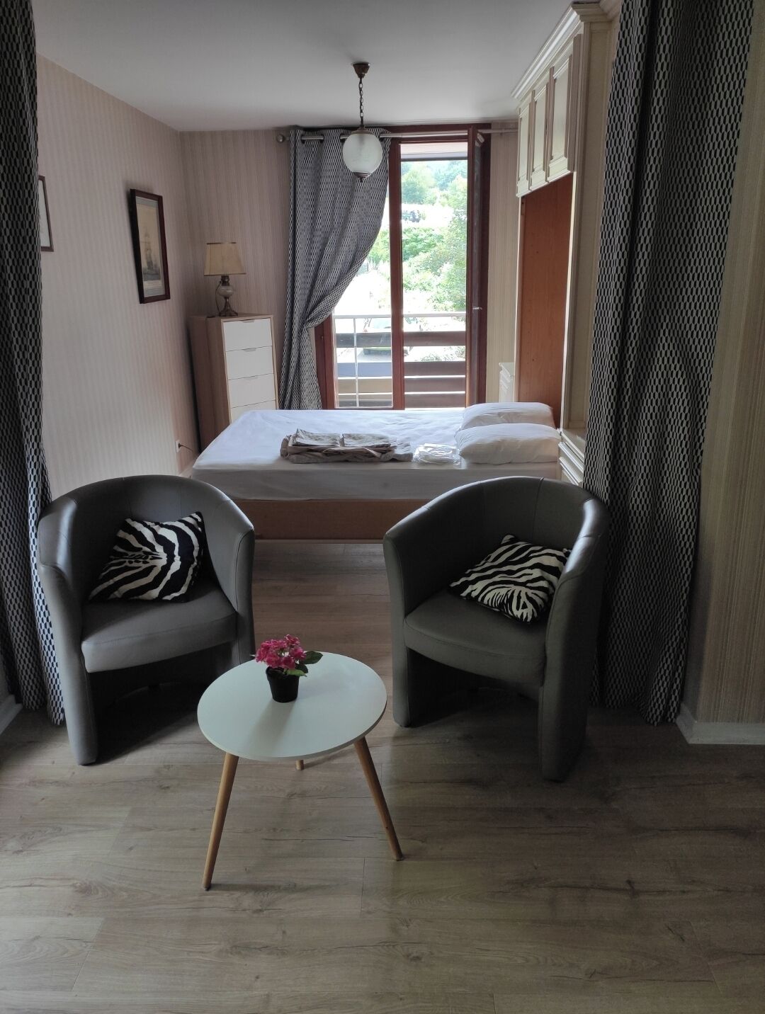 1 bedroom, iron/ironing board, internet