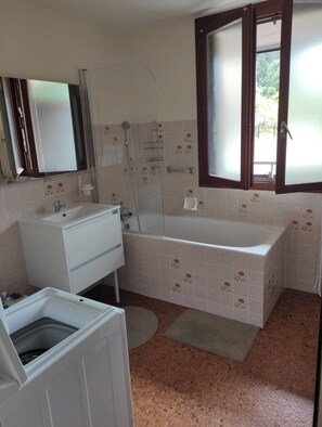 Bathtub, hair dryer, bidet