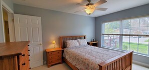 3 bedrooms, iron/ironing board, WiFi, bed sheets - The Salisbury House in Empire Close to Beach (Empire)