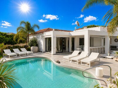 SUPERB VILLA NEAR THE SEA - SWIMMING POOL - INTERIOR JACCUZI - HAMAM -