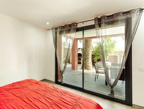 7 bedrooms, iron/ironing board, travel cot, free WiFi