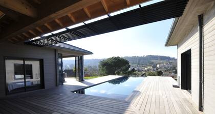 Sarlat 900m from the medieval center, swimming pool, jacuzzi. New ground floor house