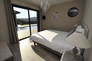 4 habitaciones, escritorio, tabla de planchar con plancha y wifi gratis