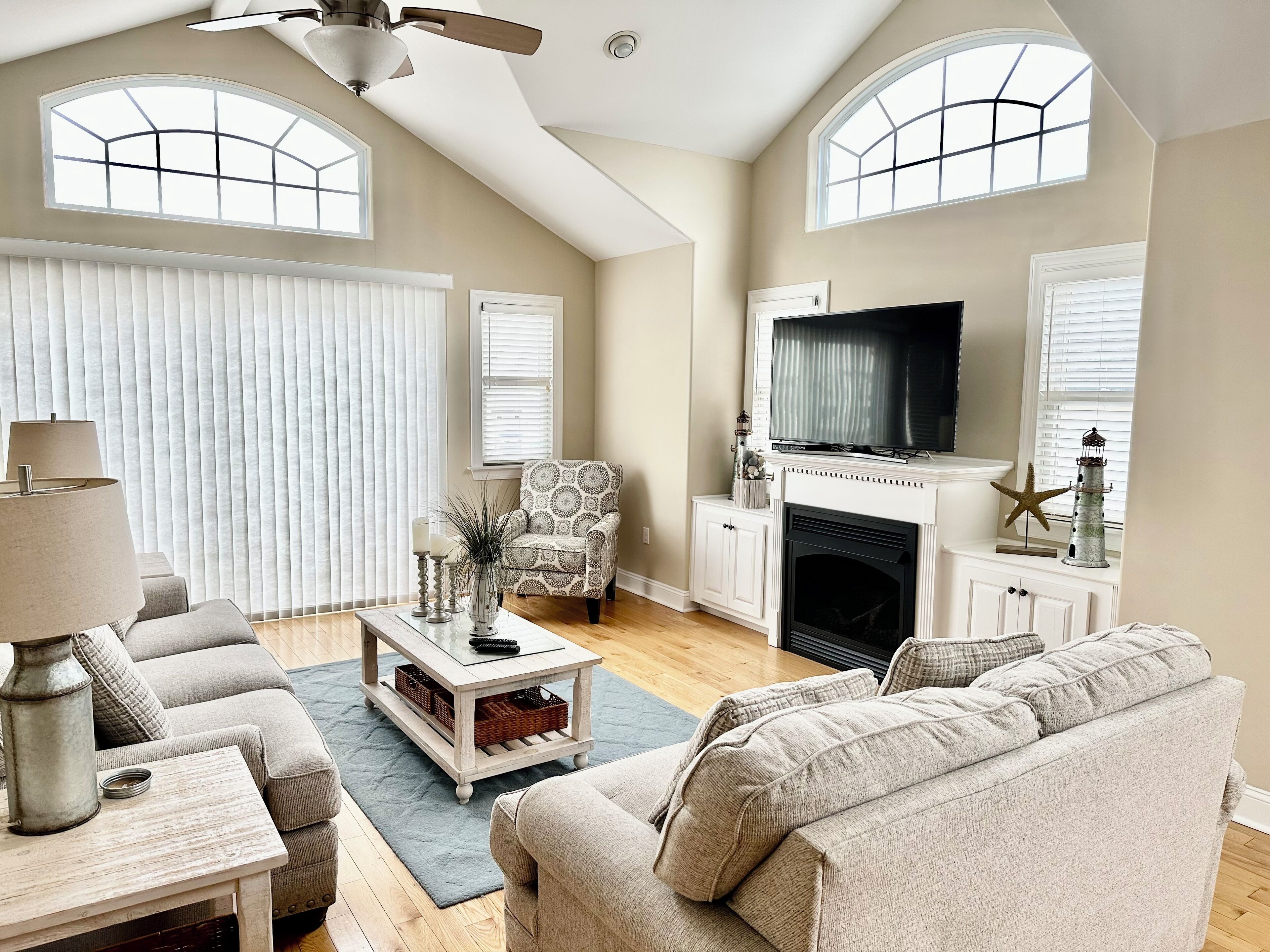 Stunning 5BR Home w/ Large Game Room~Close to Beach~Includes Beach tags & more!