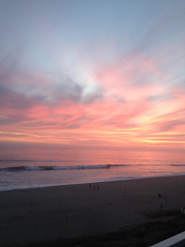 Beach nearby, sun loungers, beach towels - New Carlsbad Beach house - Blocks from beach with rare cental Air Conditioning (Carlsbad)