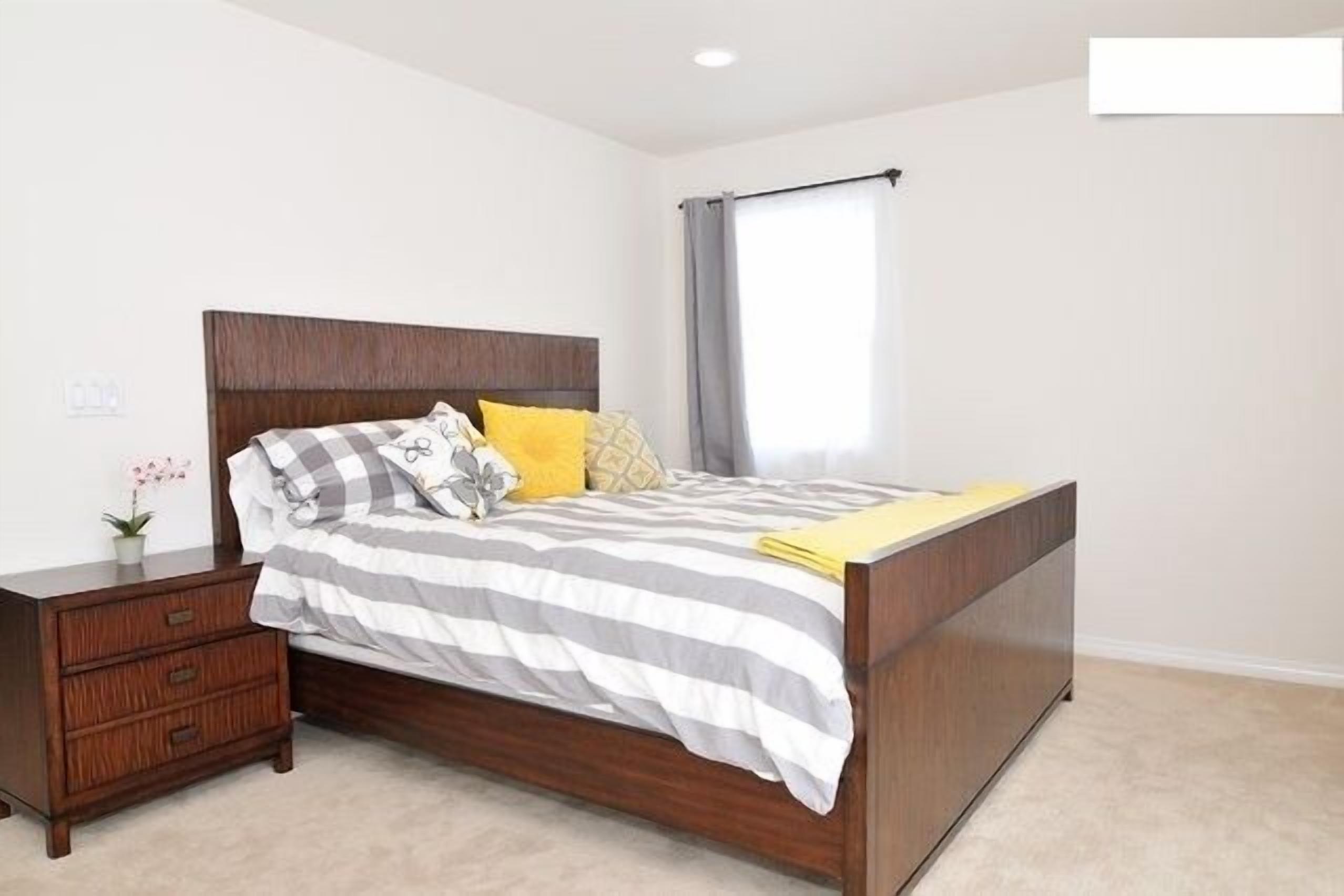 New Carlsbad Beach house - Blocks from beach with rare  cental Air Conditioning