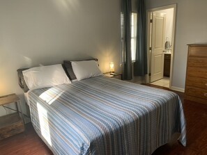 2 bedrooms, iron/ironing board, free WiFi, bed sheets - Discover Oxford Charm, Just A Quick 5-min Drive To University of Mississippi
 (Oxford)