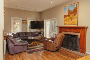 TV, fireplace, DVD player - Perfect for Families (St George)