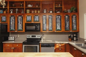 Fridge, microwave, oven, stovetop - Perfect for Families (St George)