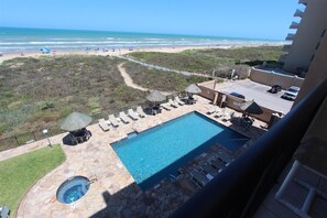 Een verwarmd zwembad