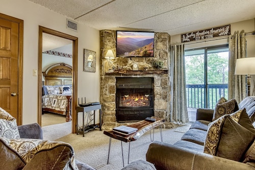 FREE Dollywood Ticket • High Alpine 201 • Mountain View •  2 Bd/2 Ba • Pool