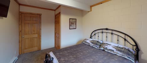 1 bedroom, iron/ironing board, free WiFi, bed sheets
