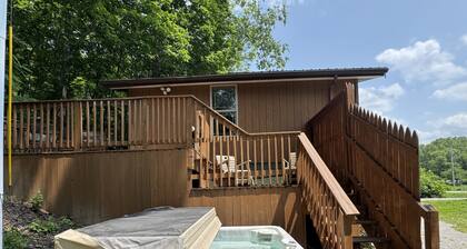 Sandy Run Cabin-Hot Tub, Hocking Hills, WNF, more