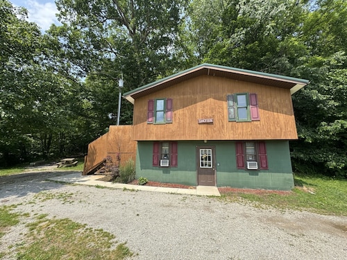 Sandy Run Cabin-Hot Tub, Hocking Hills, WNF, more