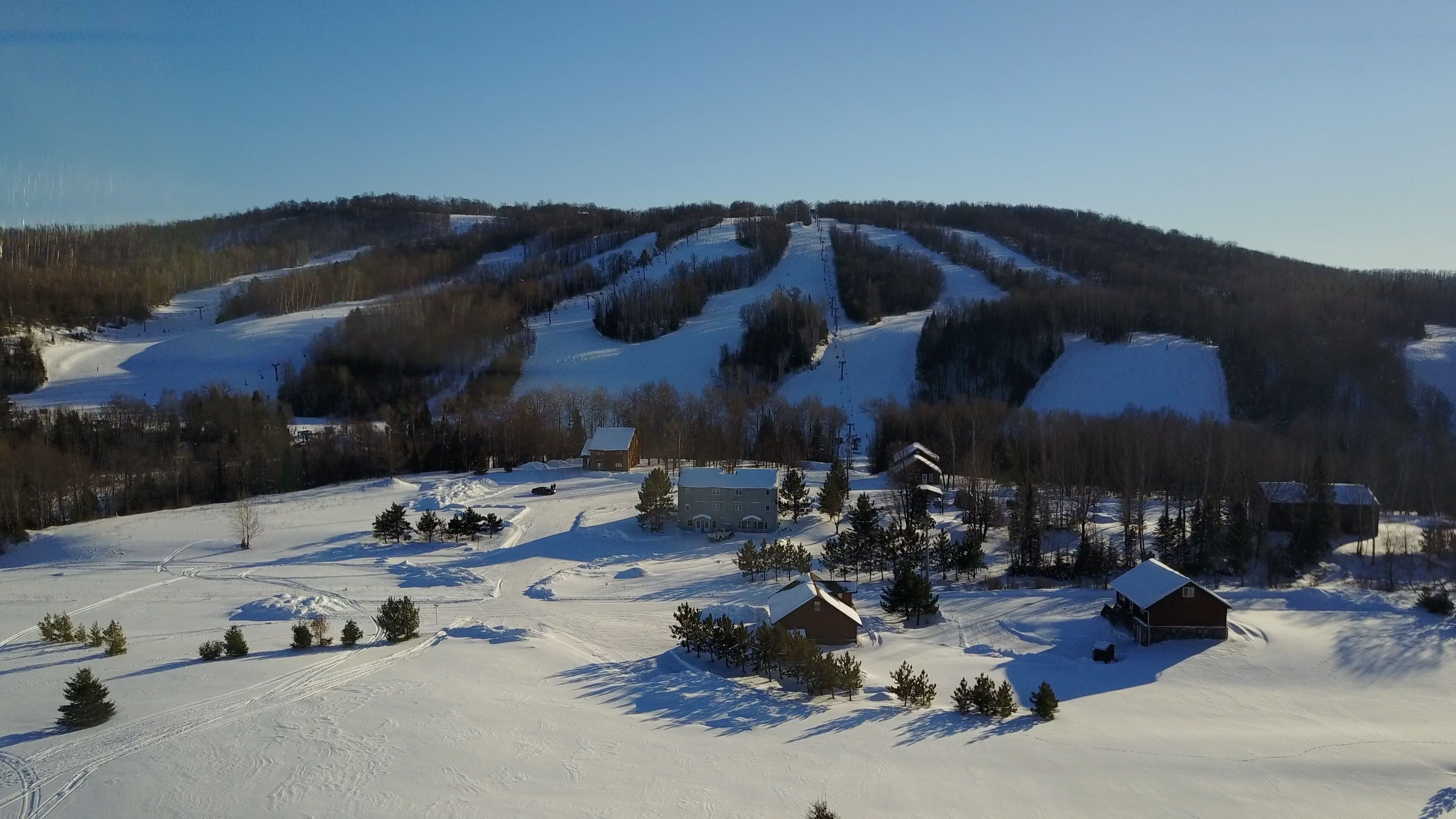 Lowest Price, Cleanest Rooms, Walk to Big Snow Resort's Indianhead Mtn