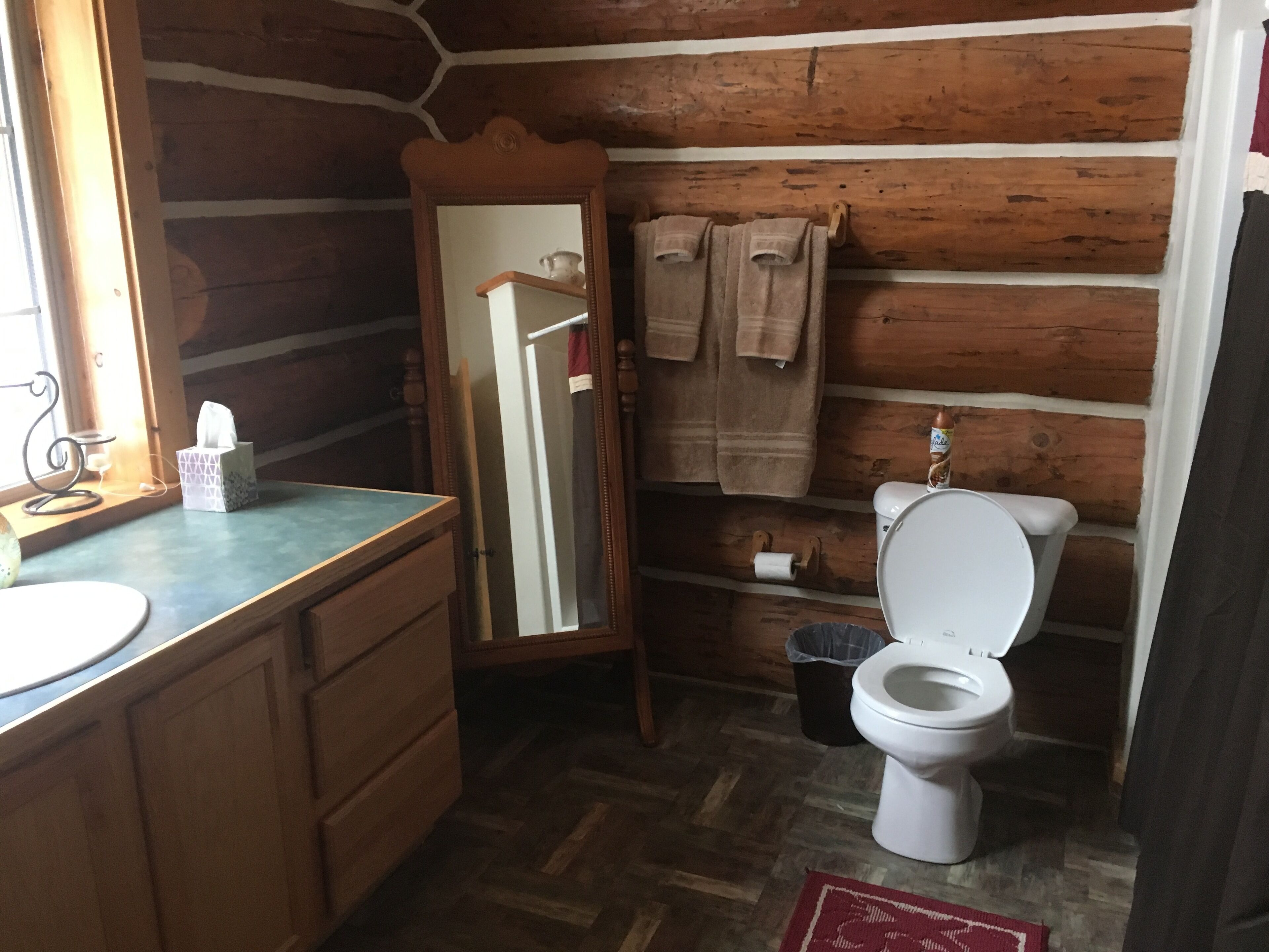 Quiet Cabin nested in the Many Lakes area near Bigfork and Kalispell