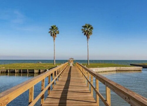 Katz Kozy Condo Poolside & Steps Away From Pier Townhouse Style 2BR/2BA