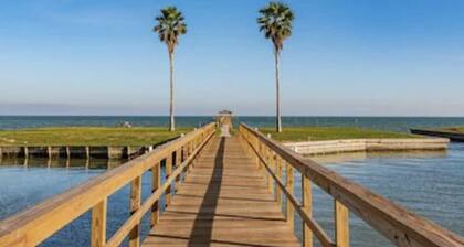 Katz Kozy Condo Poolside & Steps Away From Pier Townhouse Style 2BR/2BA