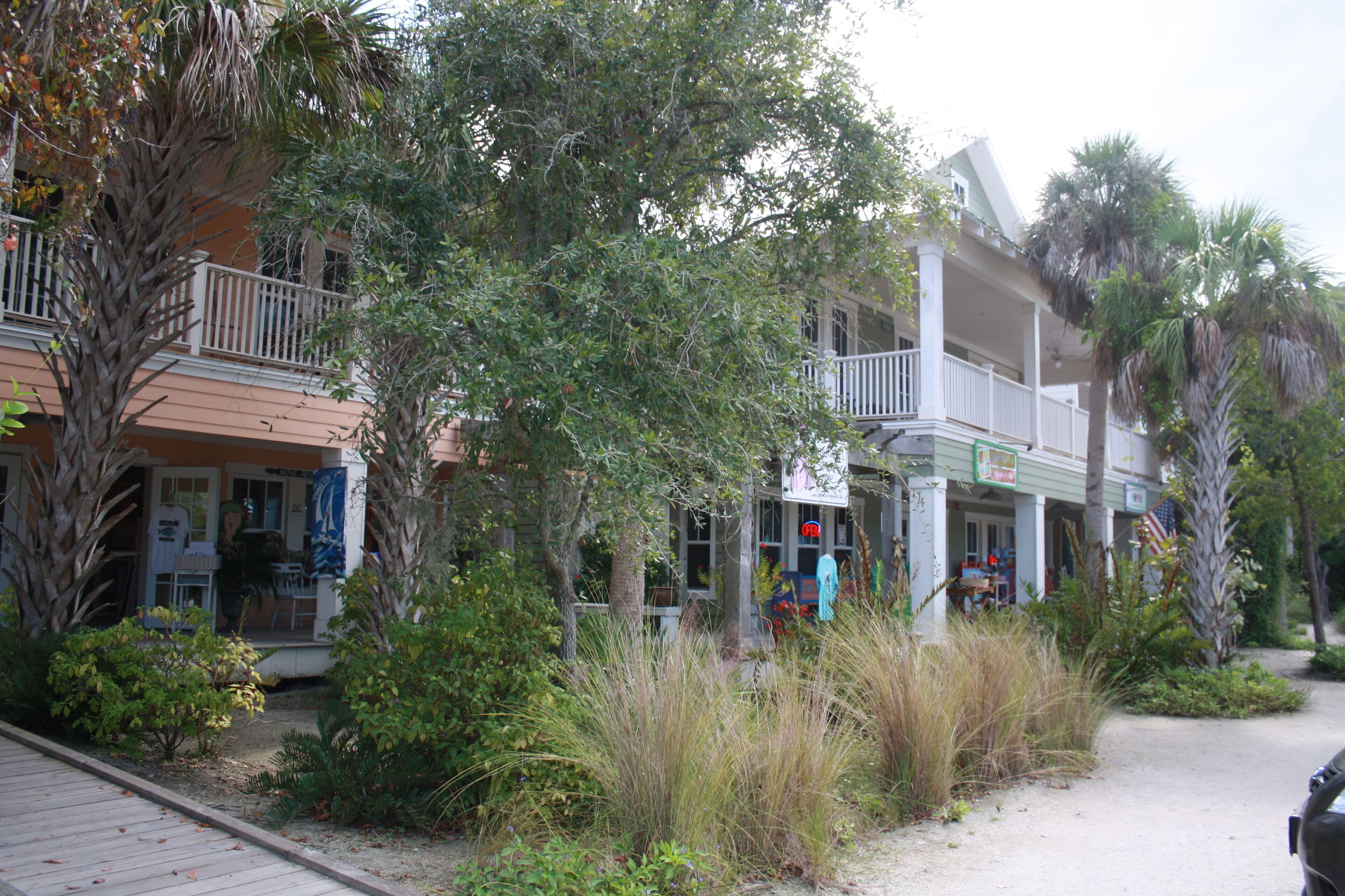 Pine Ave is full of shops and restaurants.