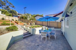 Outdoor dining - Village Life -Walk to shops, restaurants and the beach. (La Jolla)