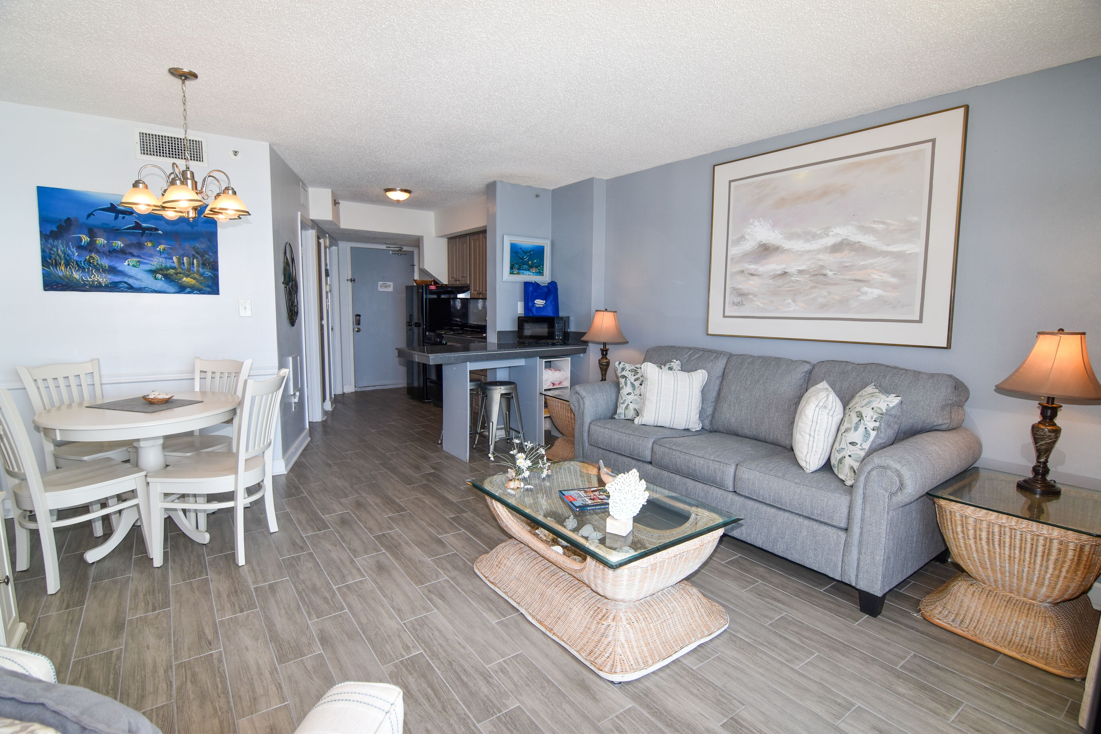 SHORT STAYS AVAILABLE! 1 bedroom 1 bath Oceanfront Great pool area with Wi-Fi! Great Location!