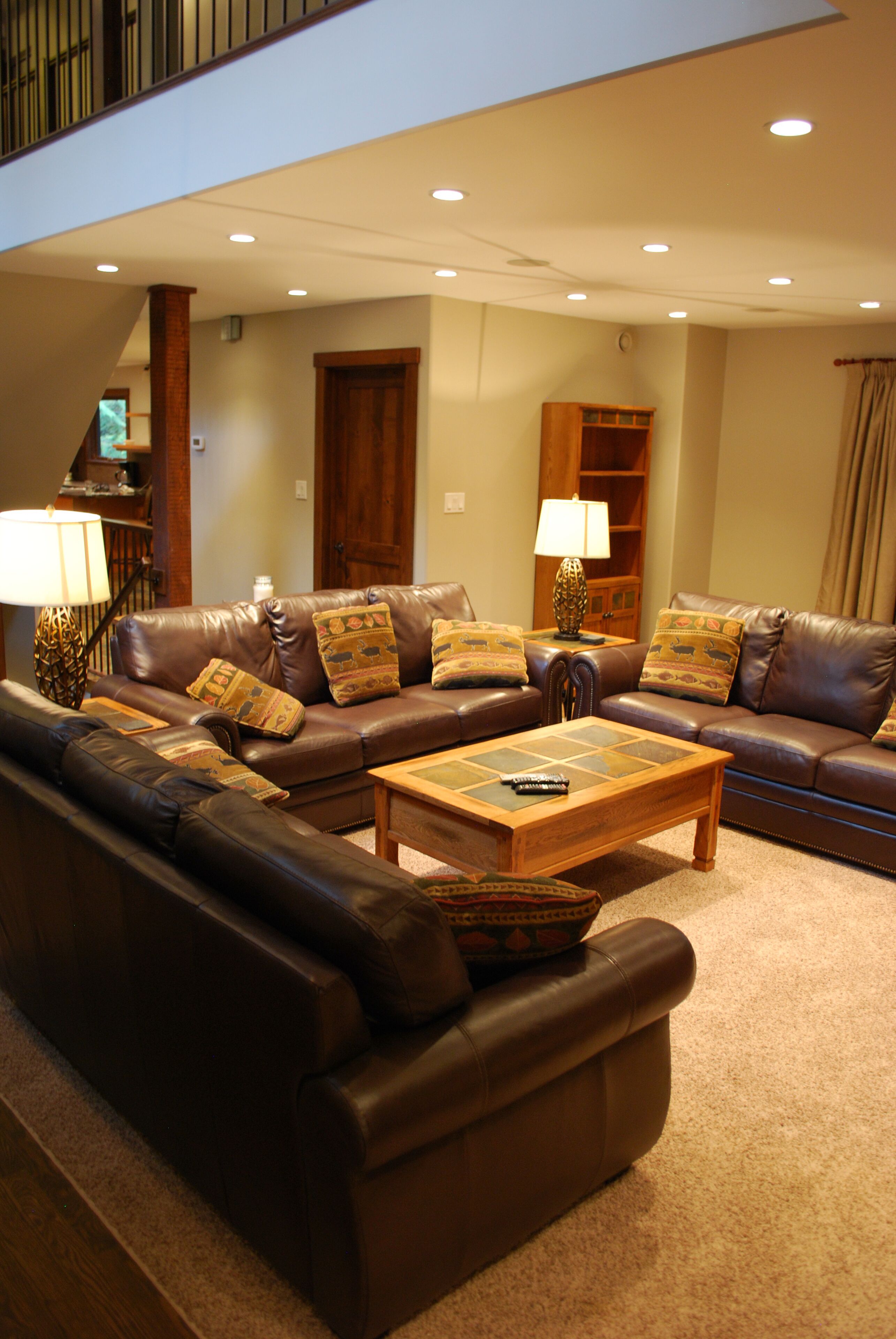 A beautifully furnished luxury vacation home in its own grounds on the ski hill