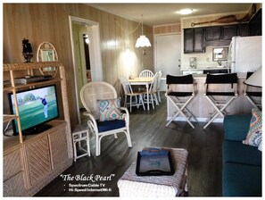 Smart TV, lettore DVD, libri, videoteca