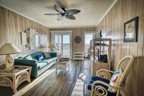 Smart TV, reproductor de DVD, libros y videoteca 