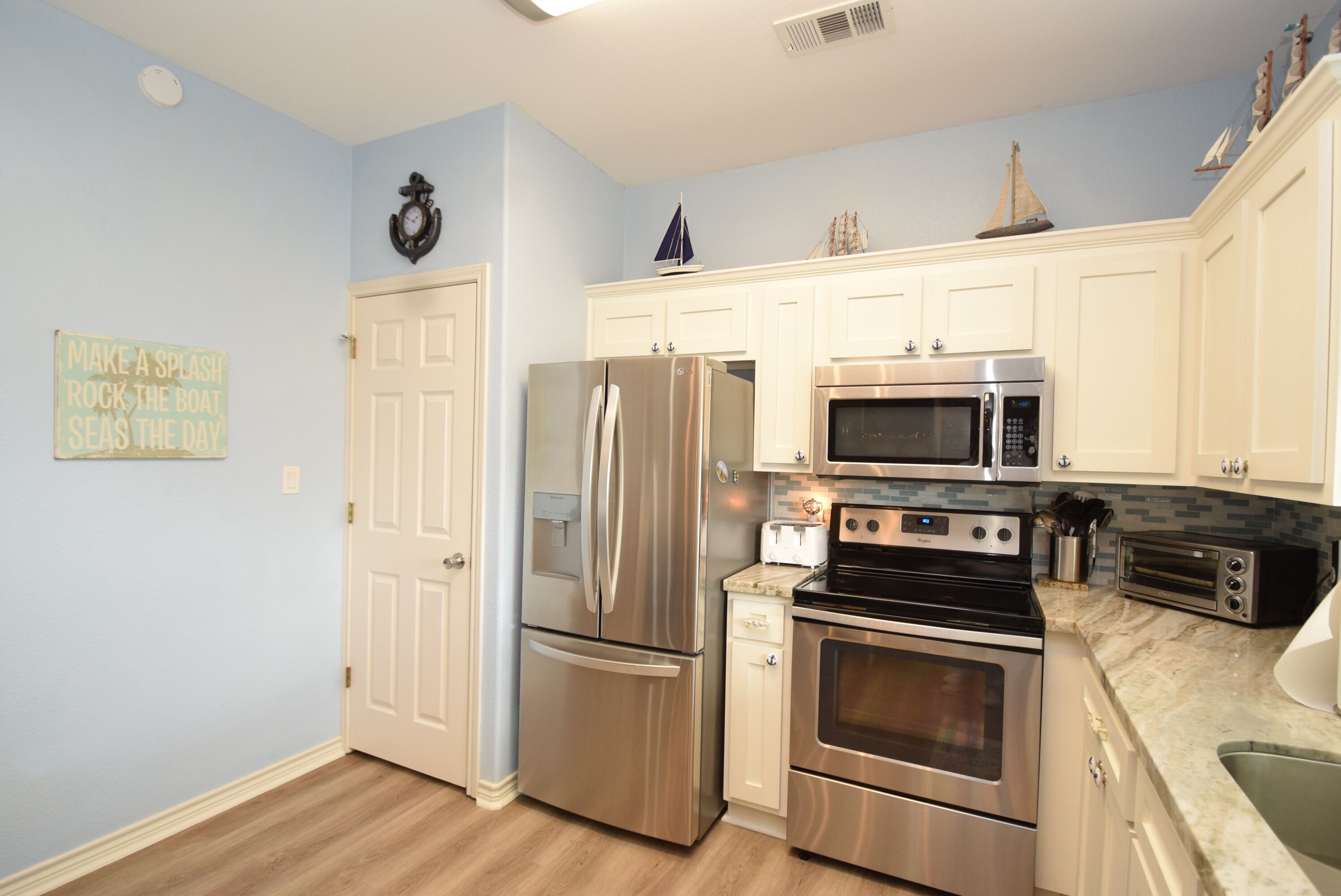 3 bedroom 2 bath *close to the beach *open floor plan