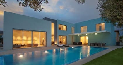 Luxurious villa with fenced swimming pool in the Caesarea Golf area