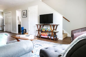 Smart TV, reproductor de DVD, libros y biblioteca musical