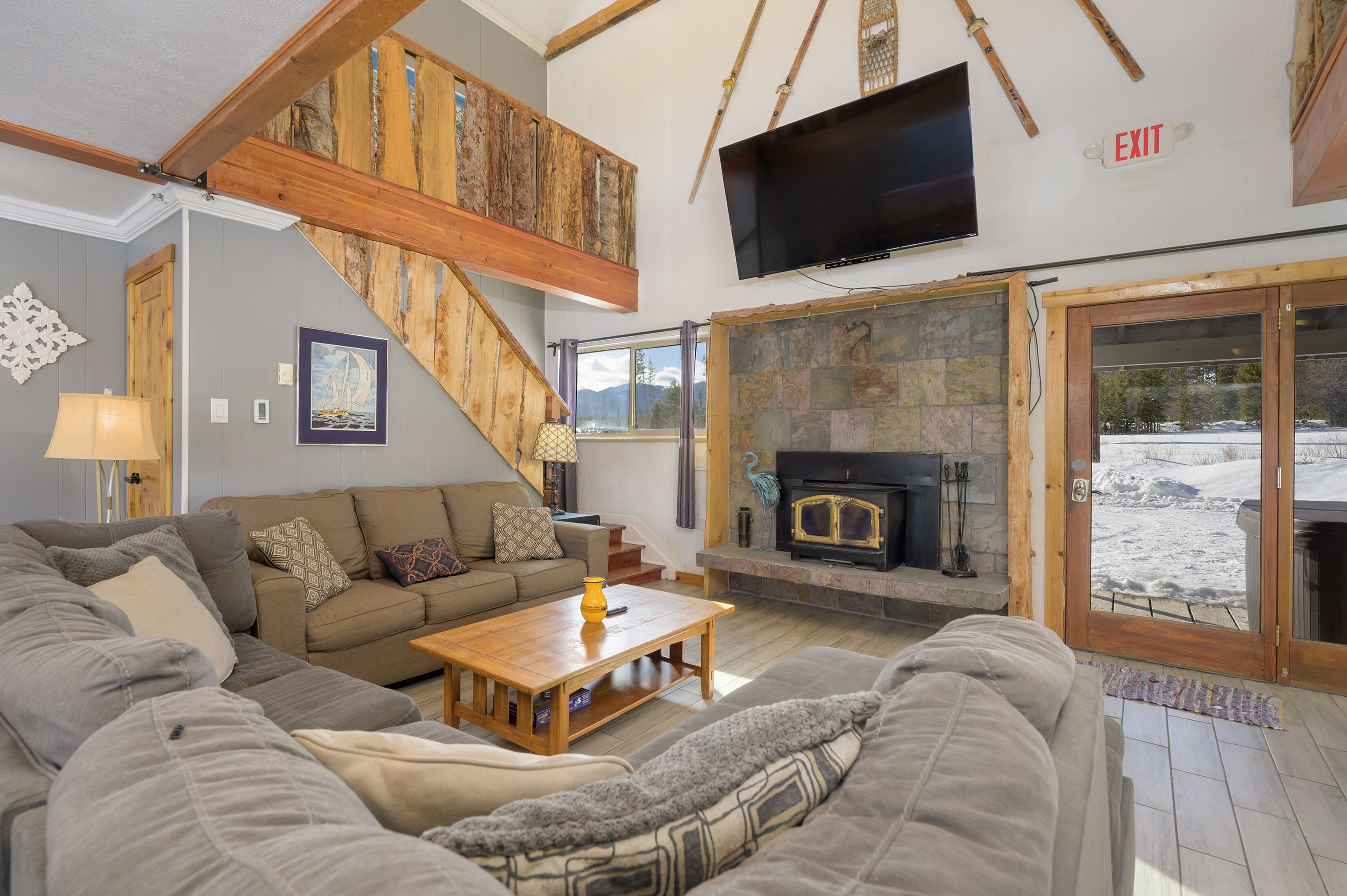 Smart TV, fireplace, video games, table tennis