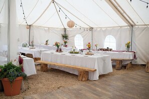 Banquet hall - Mountain Estate Casa Vista Weddings & Retreats /Sleeps 36 /+Free Week in Belize (Fraser)