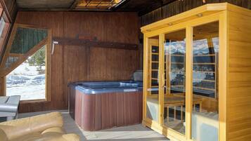 Indoor spa tub