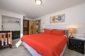 11 bedrooms, desk, iron/ironing board, travel crib - Mountain Estate Casa Vista Weddings & Retreats /Sleeps 36 /+Free Week in Belize (Fraser)