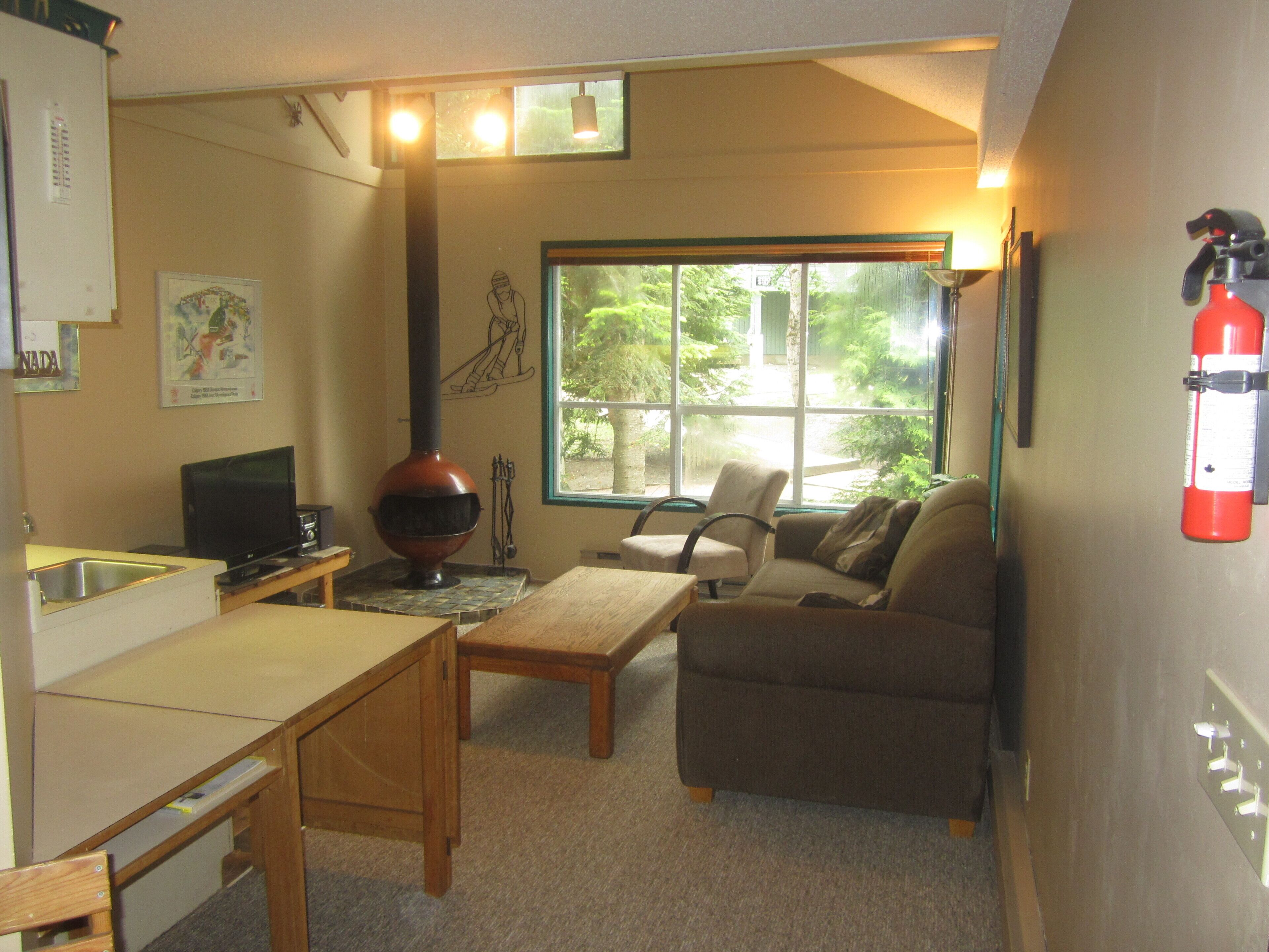 Whistler 4 Min walk to Gondola!, Quiet 1 bedroom, FREE PARKING!