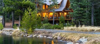 Spacious Luxury Cabin/Home on Private Lake w/Hot Tub & Amazing Views - Bend